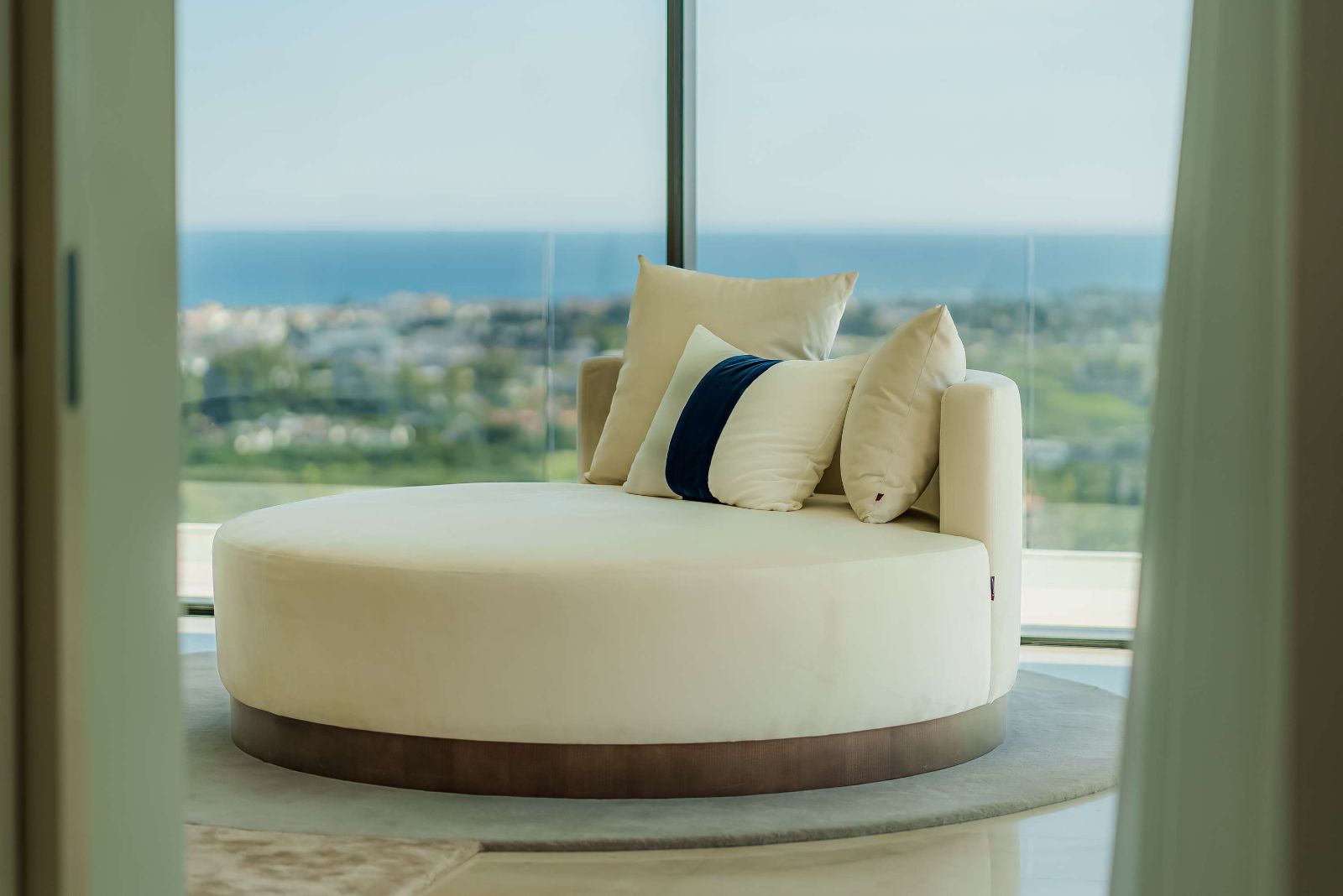 Interior lounge detail with sea view at The Hills Nº 12