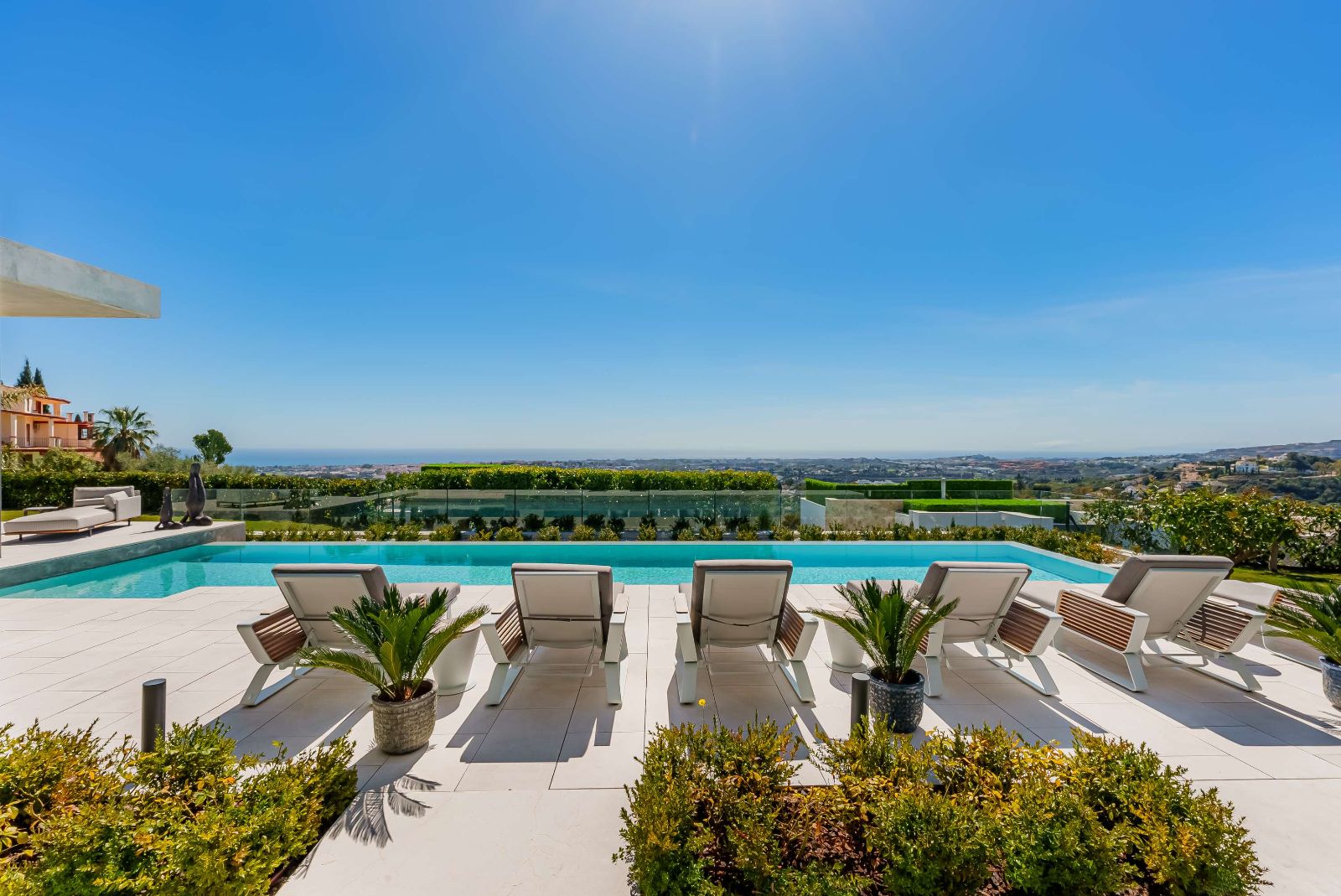 Contemporary interior at The Hills Nº 12 luxury villa, La Quinta