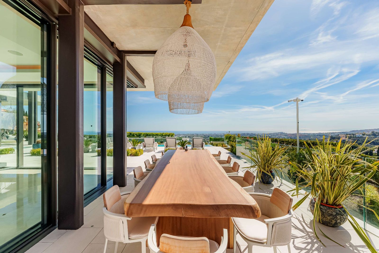 Living pavilion opening onto the terrace at The Hills Nº 12