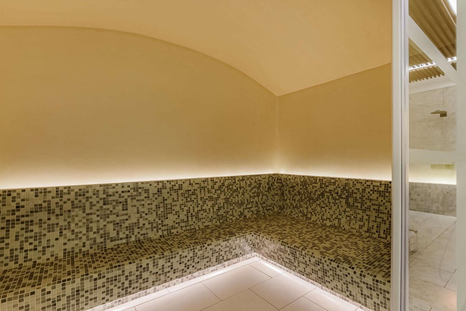 Master suite with sea view at The Hills Nº 12